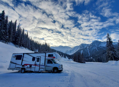 Ski-tot-de-deur-van-de-camper: skivakantie in de Canadese Rockies per camper