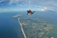 Skydive boven je camper op een Texel Island Escape