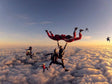 Skydive boven je camper op een Texel Island Escape