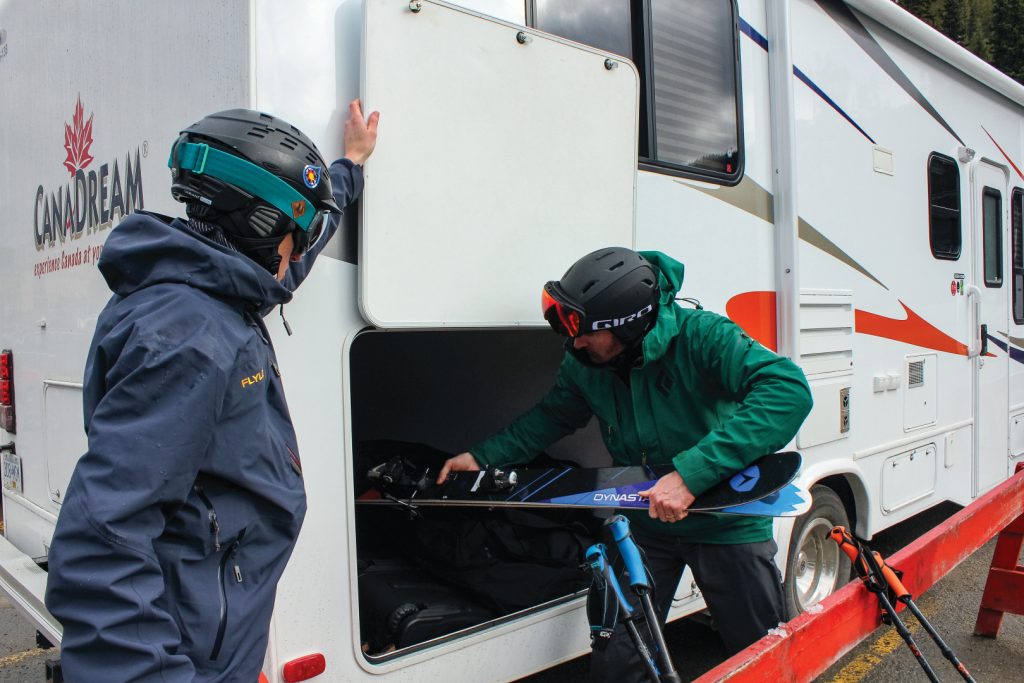 Ski-tot-de-deur-van-de-camper: skivakantie in de Canadese Rockies per camper