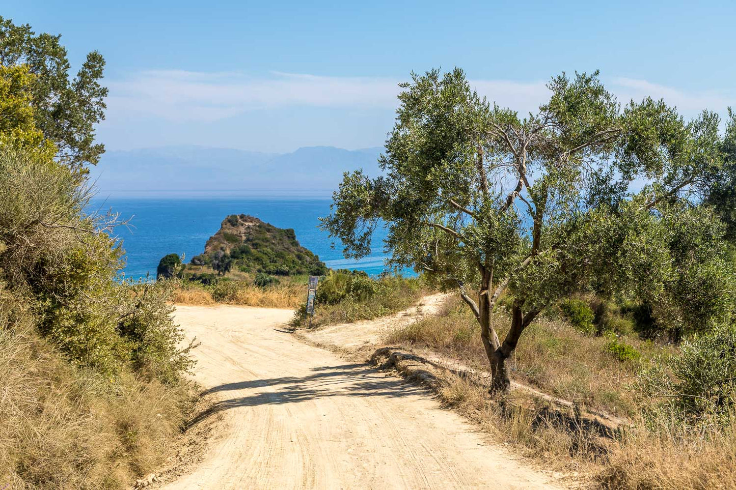 Run Greece: oude locaties, klifpaden en Olympisch stadion Run by Camper